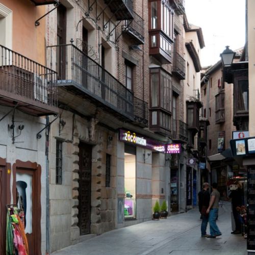 Entorno urbano de Óptica Zocovisión en Toledo